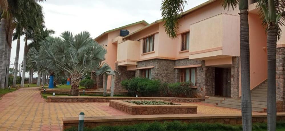 Krishna Heritage Resort Badami Buitenkant foto